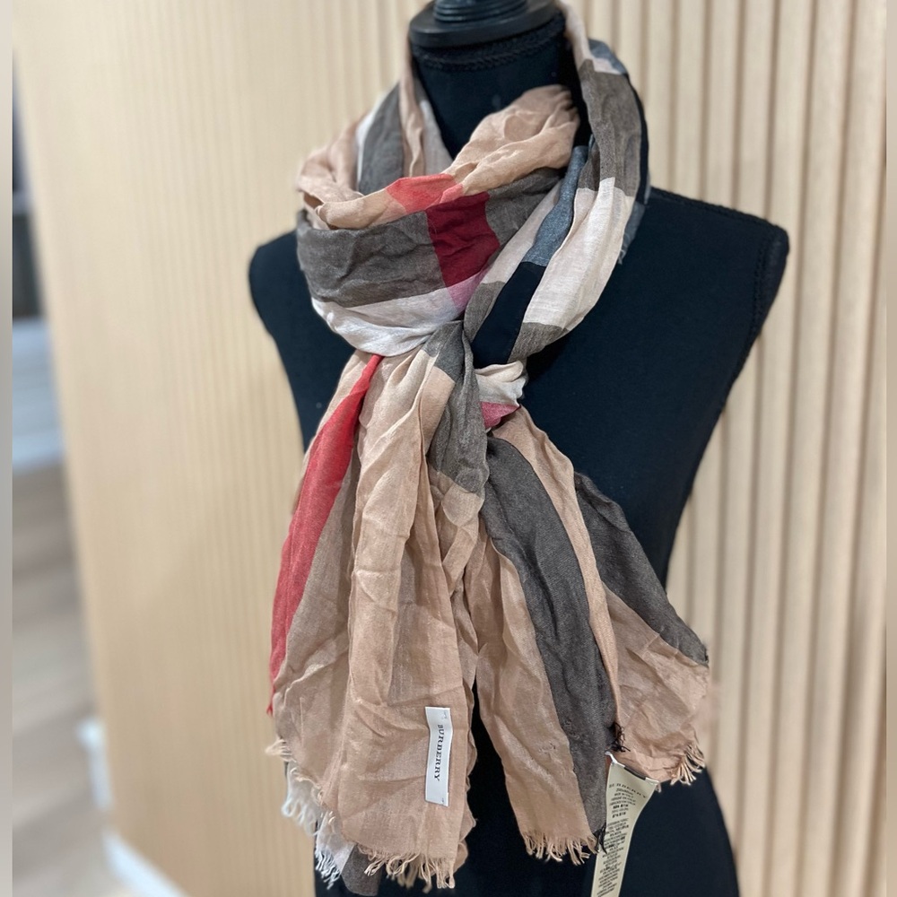 Burberry authentic cotton luxurious scarf 🔥 - Picture 4 of 16
